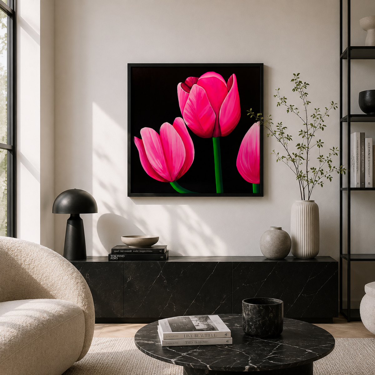 Print artistic Lalele, cu lalele roz vibrante si tulpini verzi pe fundal negru, creat pentru a adauga culoare si personalitate unui spatiu modern.