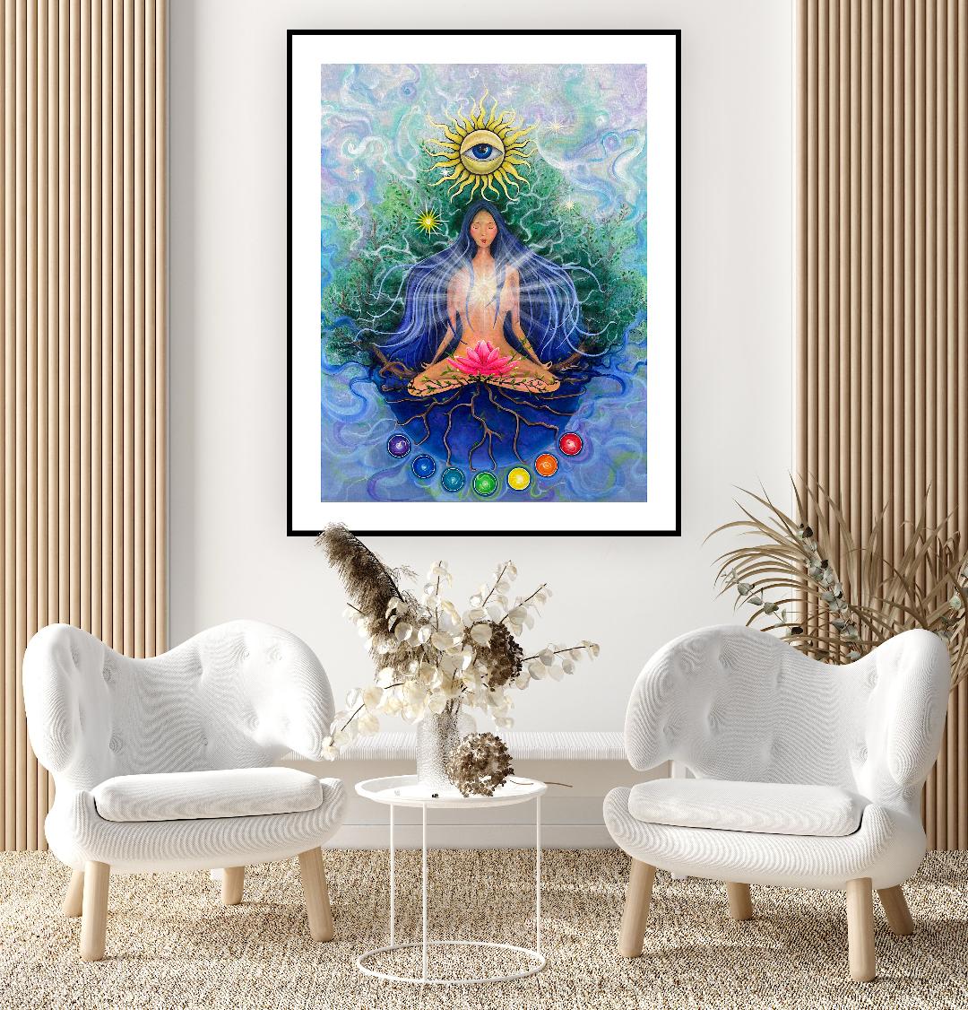 pictură cu femeie meditând, lotus roz și cercuri colorate chakre